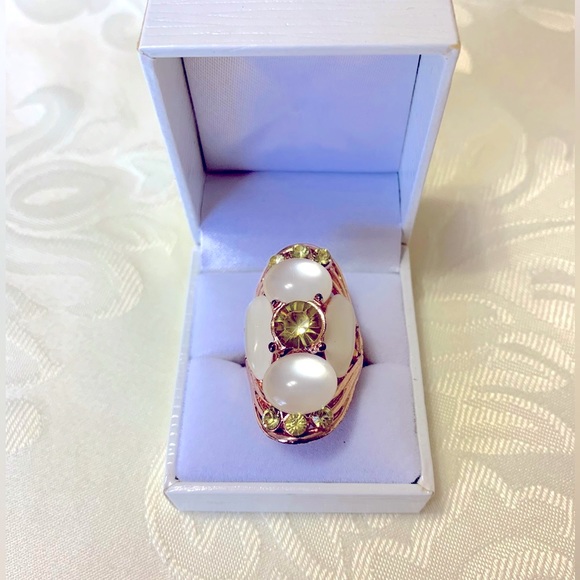 Beautiful, pearl ring, very durable material, stainless steel.  size 6.5 - Picture 1 of 7